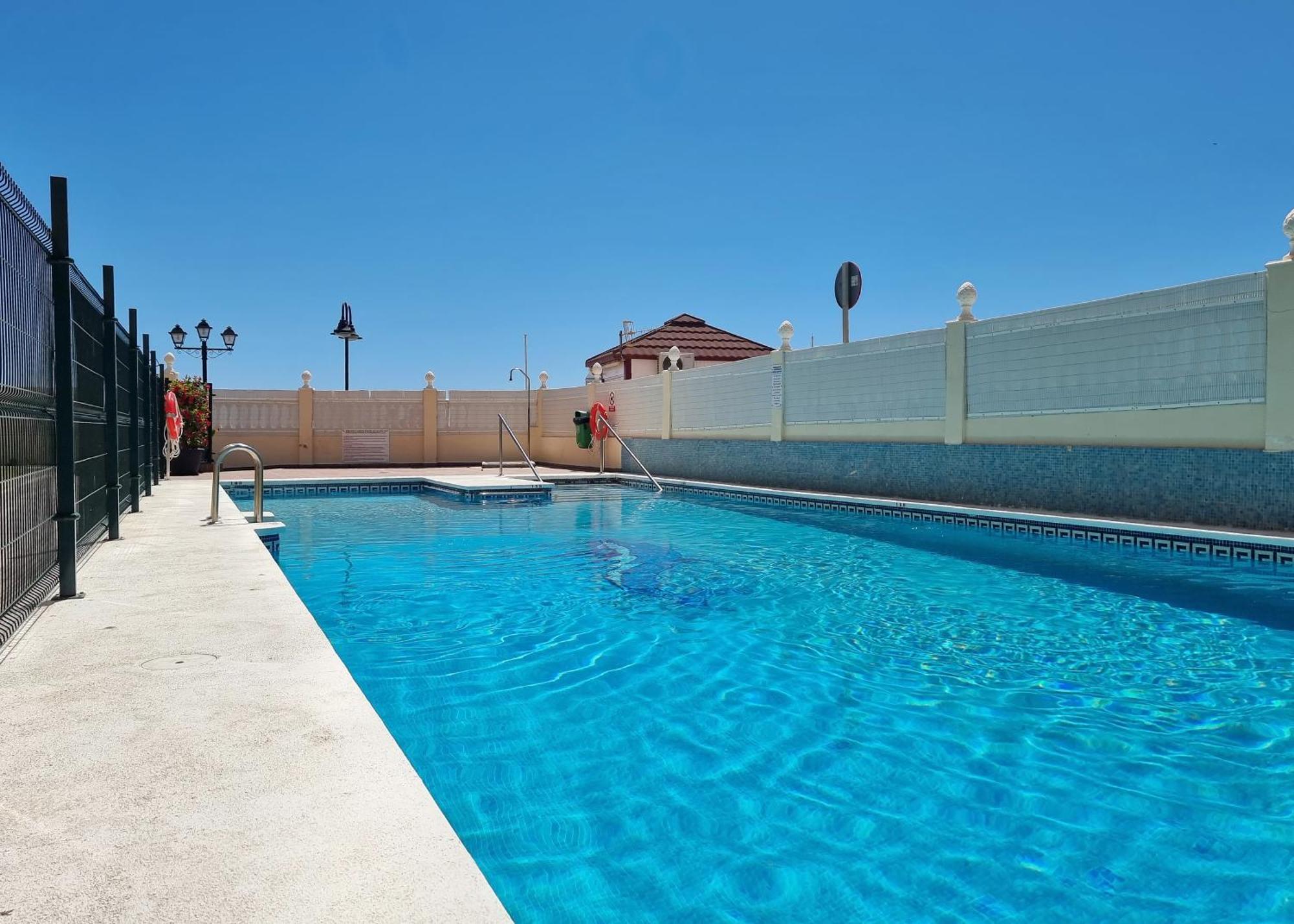 Tinoko Apartament In La Carihuela Beach Torremolinos Exteriör bild