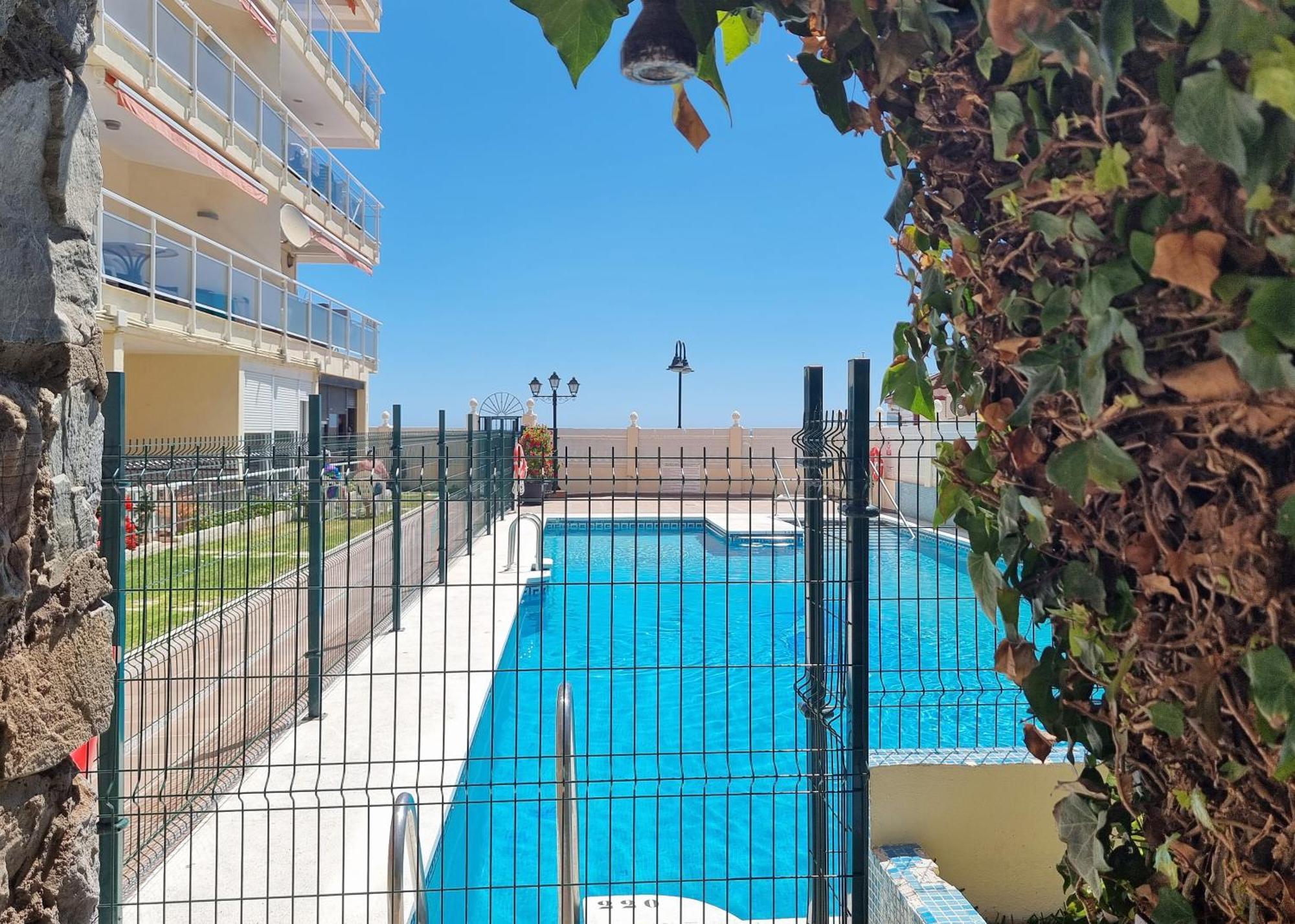 Tinoko Apartament In La Carihuela Beach Torremolinos Exteriör bild